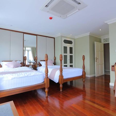 Hiranyakul House Hotel Bangkok Exterior photo